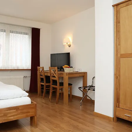 ホテル Crystal インターラーケン