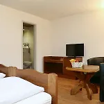 Crystal Hotel 3*