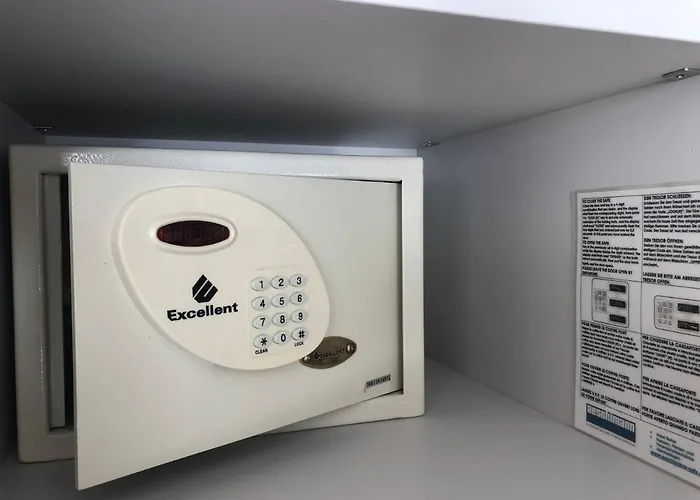 Отель Crystal 3*